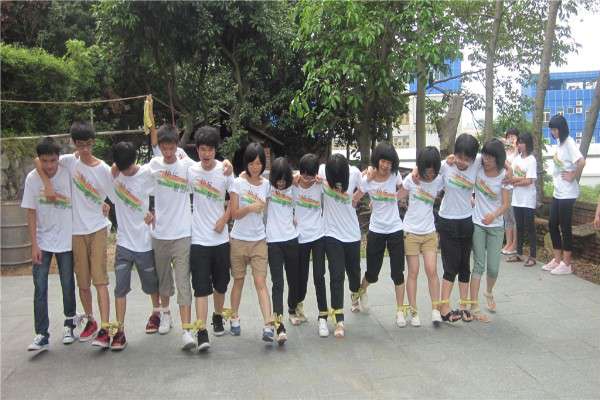 戶外拓展的團建活動游戲