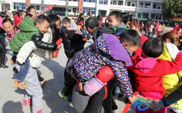 簡單好玩的親子互動游戲 搞笑活躍的親子游戲