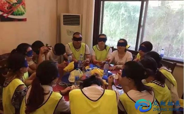 拓展游戲盲人摸象