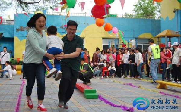 簡單好玩的親子互動游戲 搞笑活躍的親子游戲