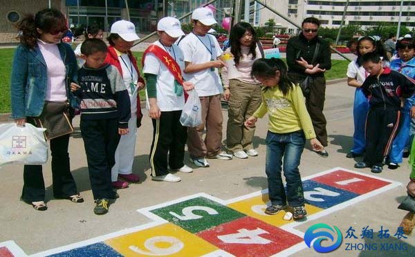 最強(qiáng)跳房子親子戰(zhàn)隊(duì)游戲