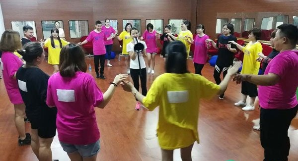 室內(nèi)簡單團(tuán)建游戲 多人室內(nèi)團(tuán)建小游戲