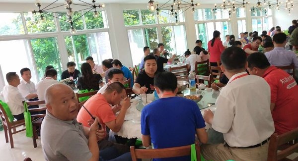 聚餐簡(jiǎn)單酒桌游戲