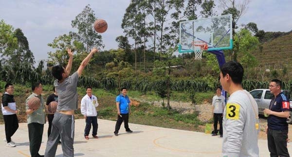 連續(xù)砸籃板球接力