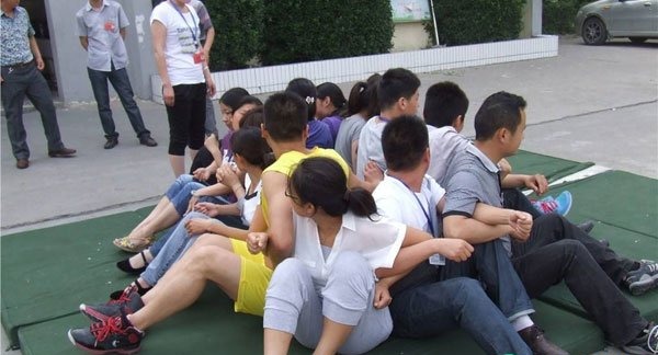 拓展項目坐地起身